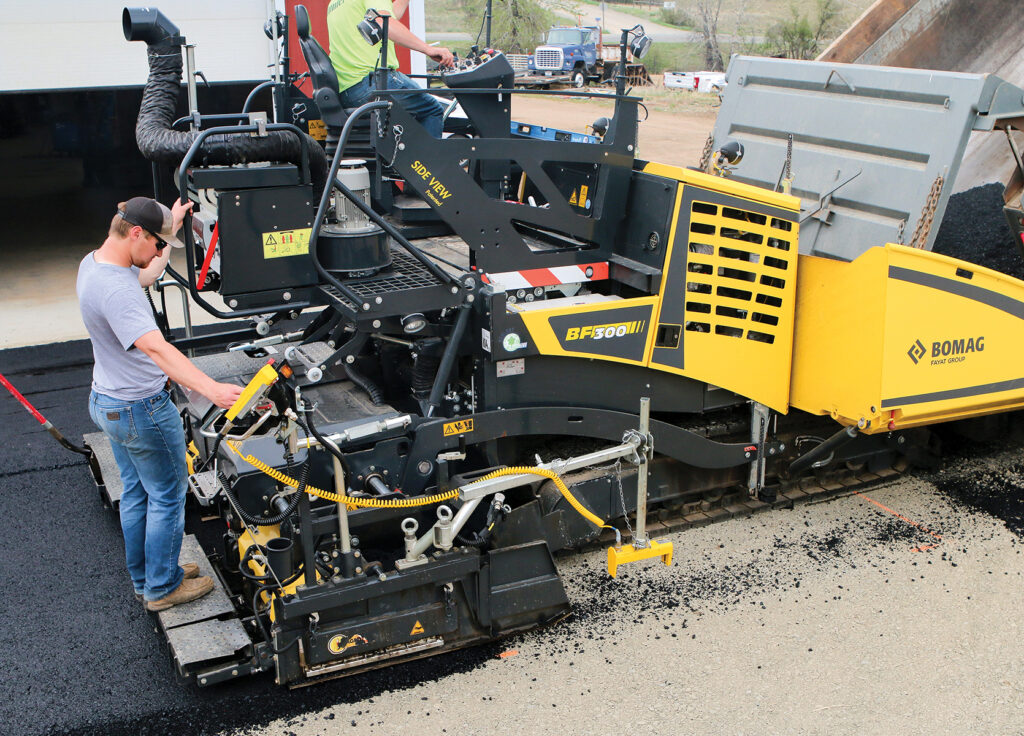 Compact, versatile BOMAG asphalt pavers are well-suited for the challenges of urban projects<wbr />