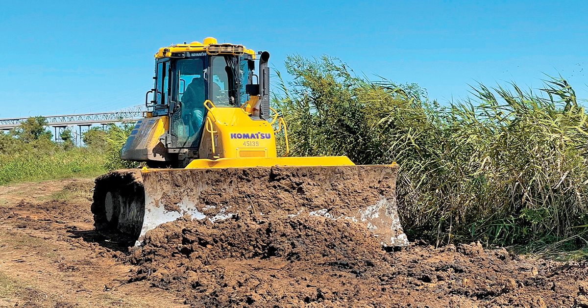 Read more about the article Triangle Civil Services sees significant savings on levee project with D61PXi-24 iMC 2.0 dozer​