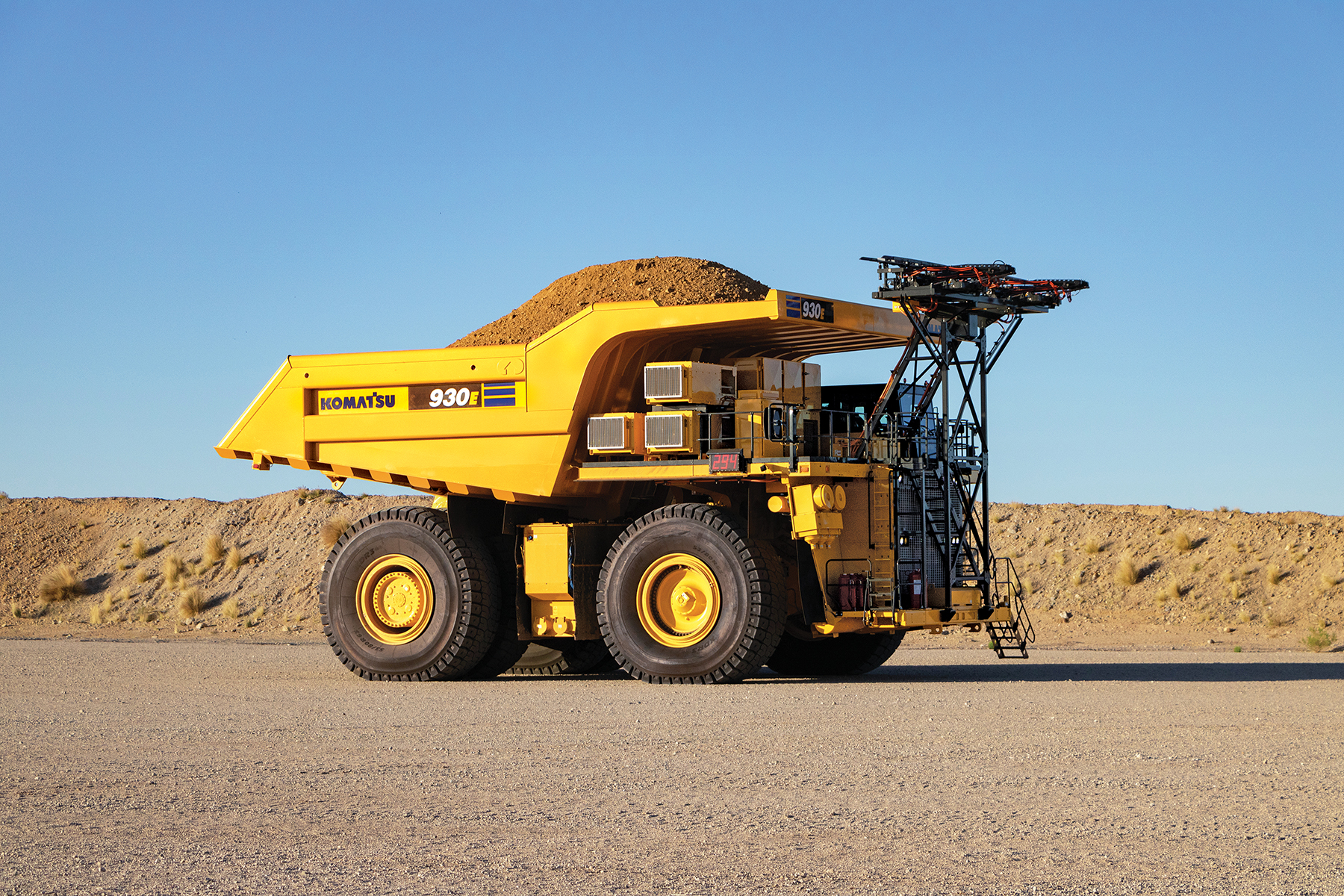Power Agnostic 930E | New Komatsu truck provides customers flexibility ...