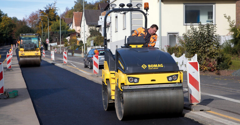 BOMAG CR 820 T-2 rubber track paver